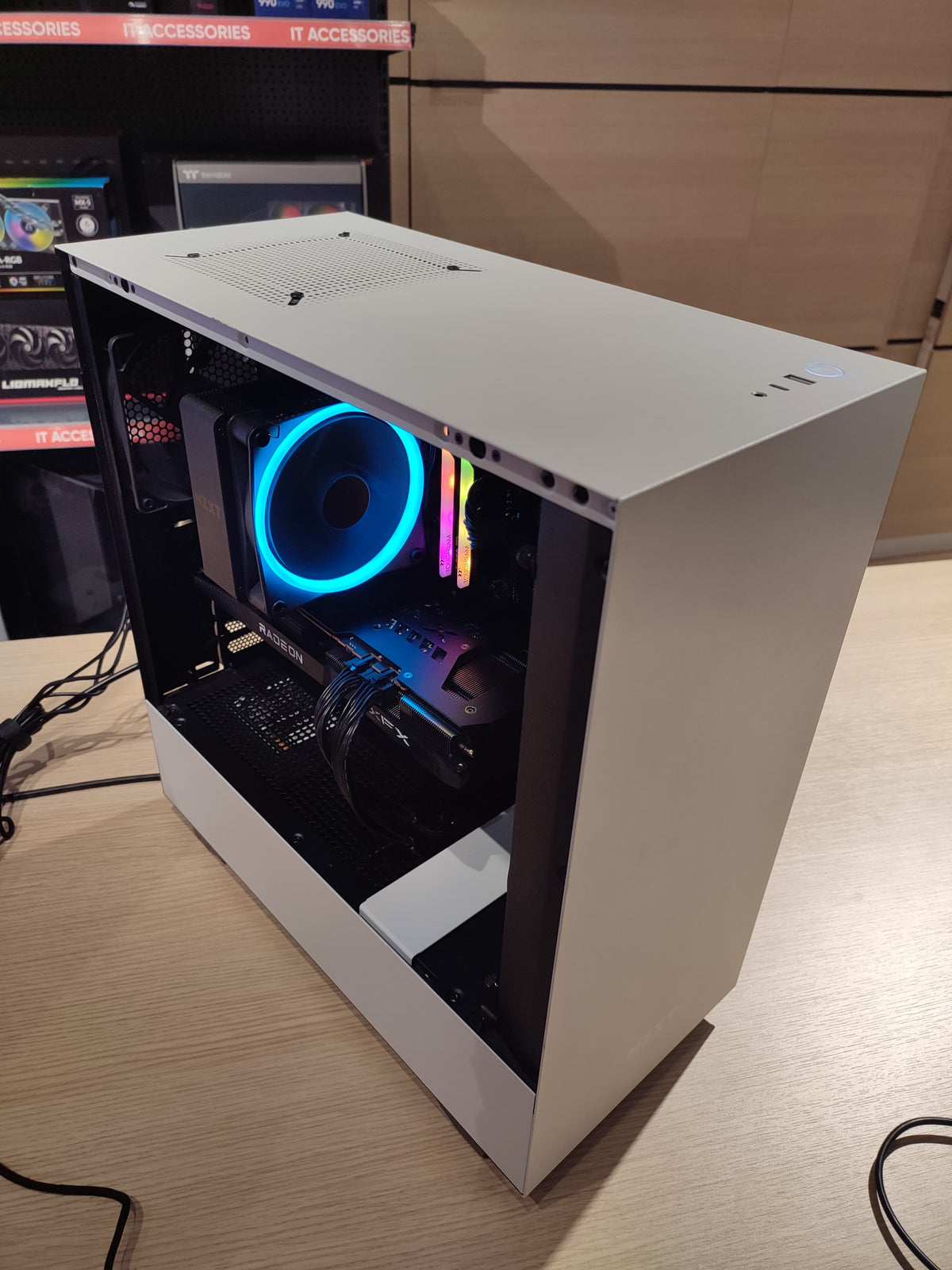 Paradise #0104243 , AMD Ryzen 5 5600X , RX 6700 , 16GB RAM , 1TB SSD - Albagame